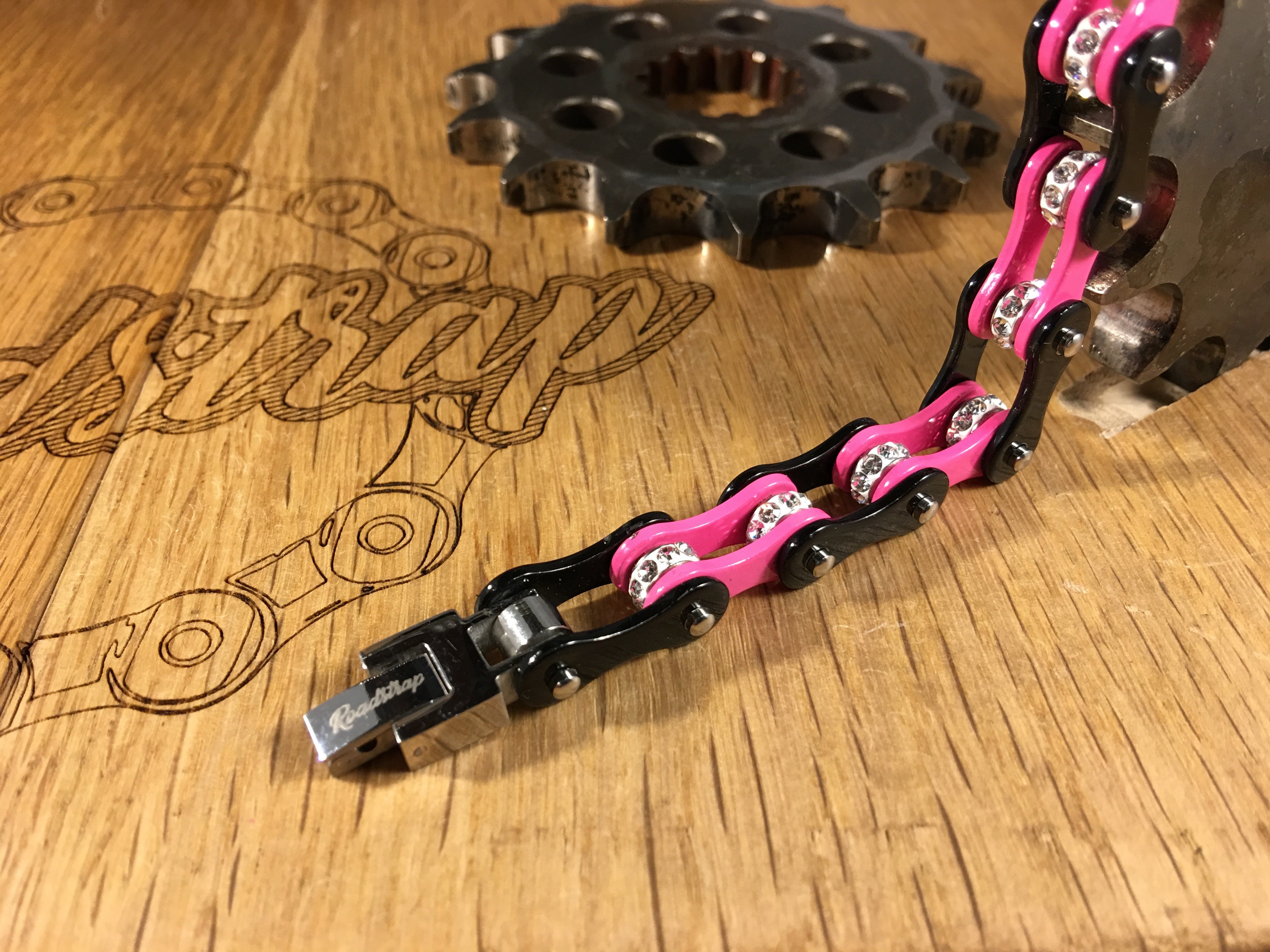 Bracelet chaîne femme rose et noir